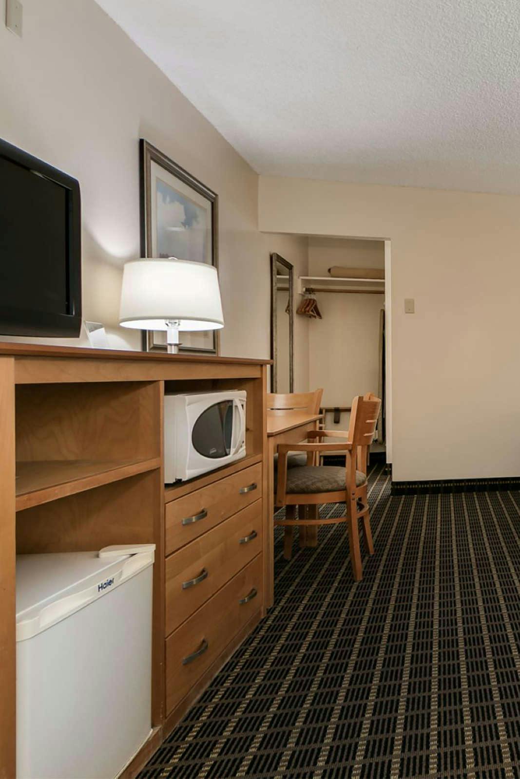 Hotel Campus Inn & Suites photo 5