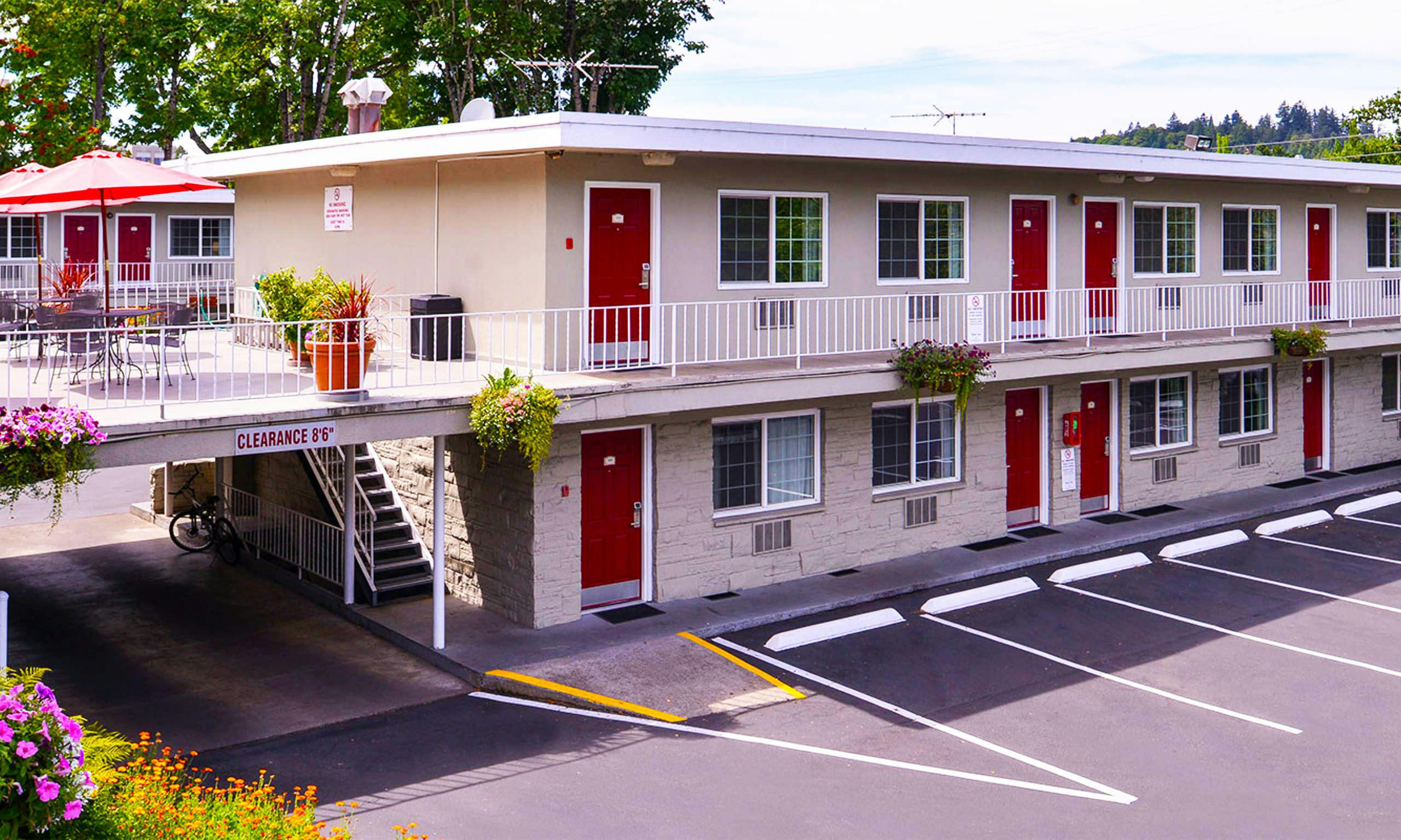 Campus Inn & Suites