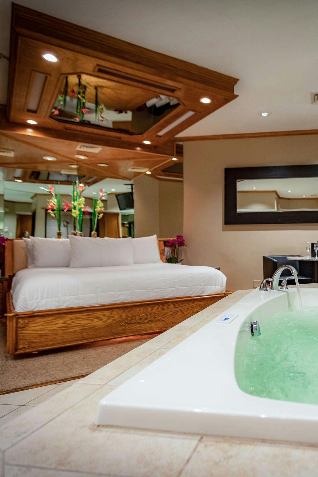 Hotel Sybaris Suites Mequon photo 1