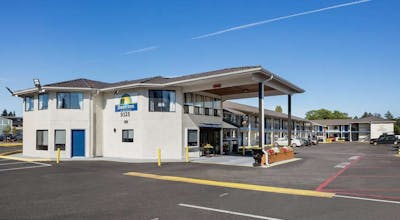 Days Inn by Wyndham Lakewood South Tacoma