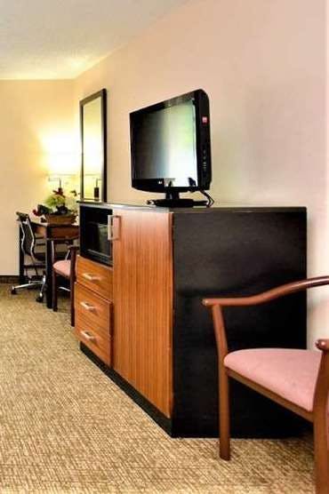 Hotel Sure Stay Plus By Best Western Reading North photo 4
