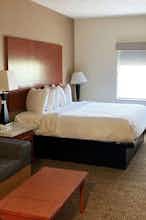 Hotel AmericInn Grinnell IA photo 2