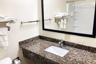 Hotel AmericInn Grinnell IA photo 5