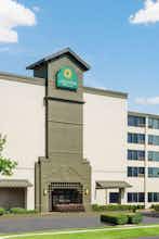 Hotel La Quinta Inn & Suites New Orleans Airport photo 1