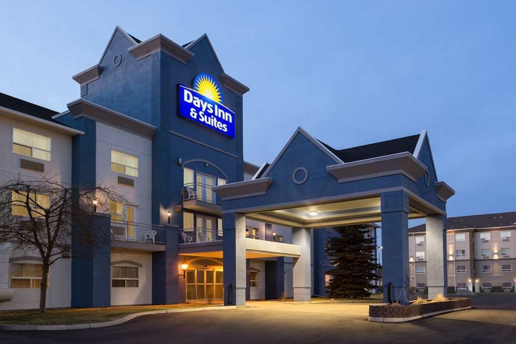 Days Inn and Suites Brooks