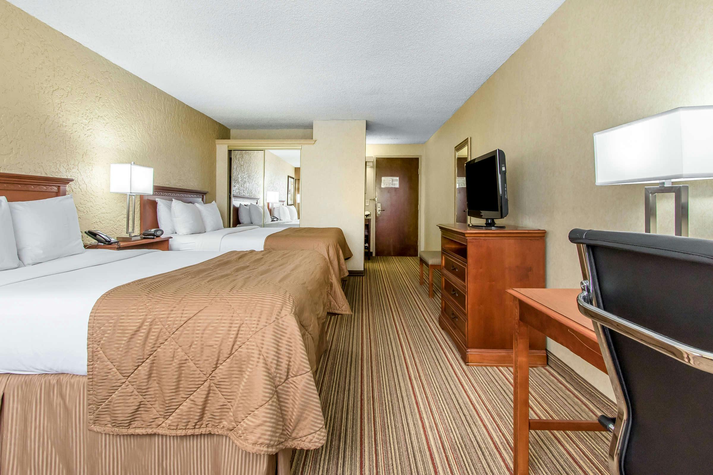 Hotel Ramada by Wyndham Tulsa Broken Arrow photo 2