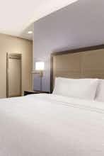 Hotel Hampton Inn & Suites Seattle/Renton photo 1