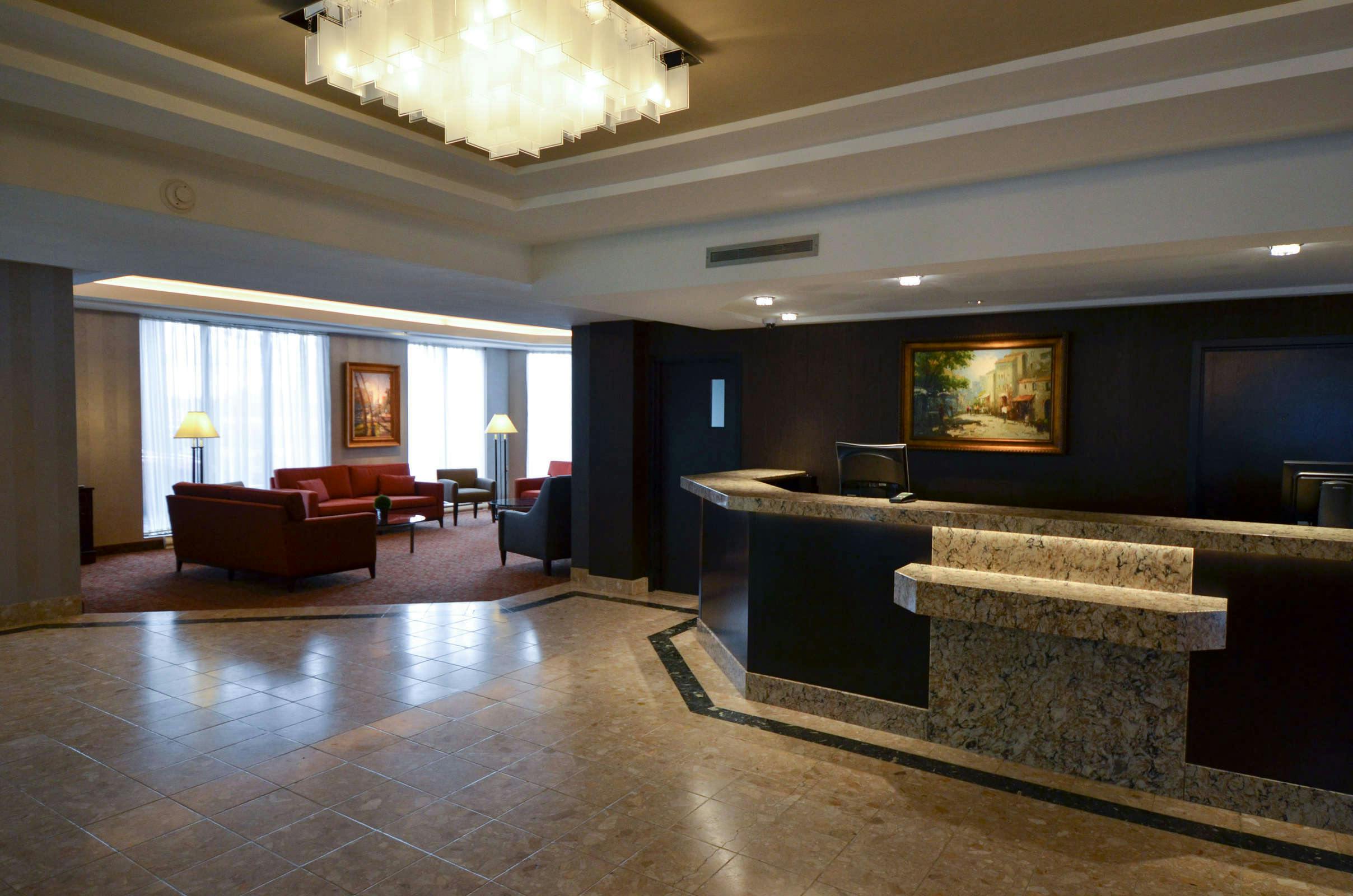 Hotel Hotel WelcomINNS Montreal-Boucherville photo 2
