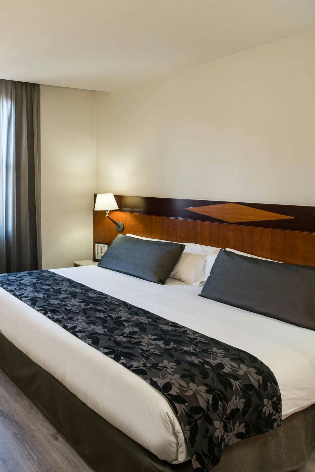 Hotel Catalonia Eixample 1864 photo 2