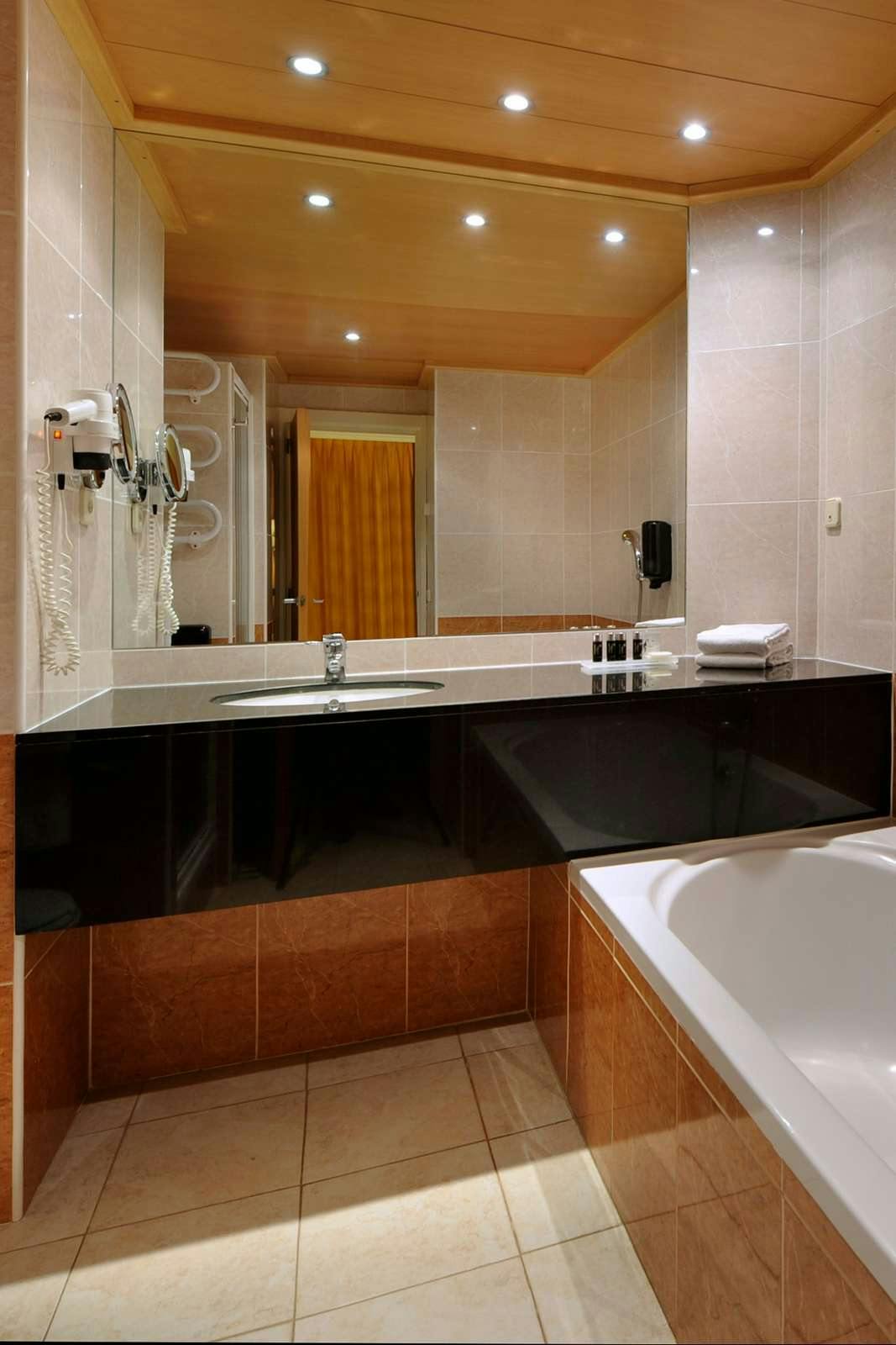 Hotel Van Der Valk Hotel Barcarola photo 3