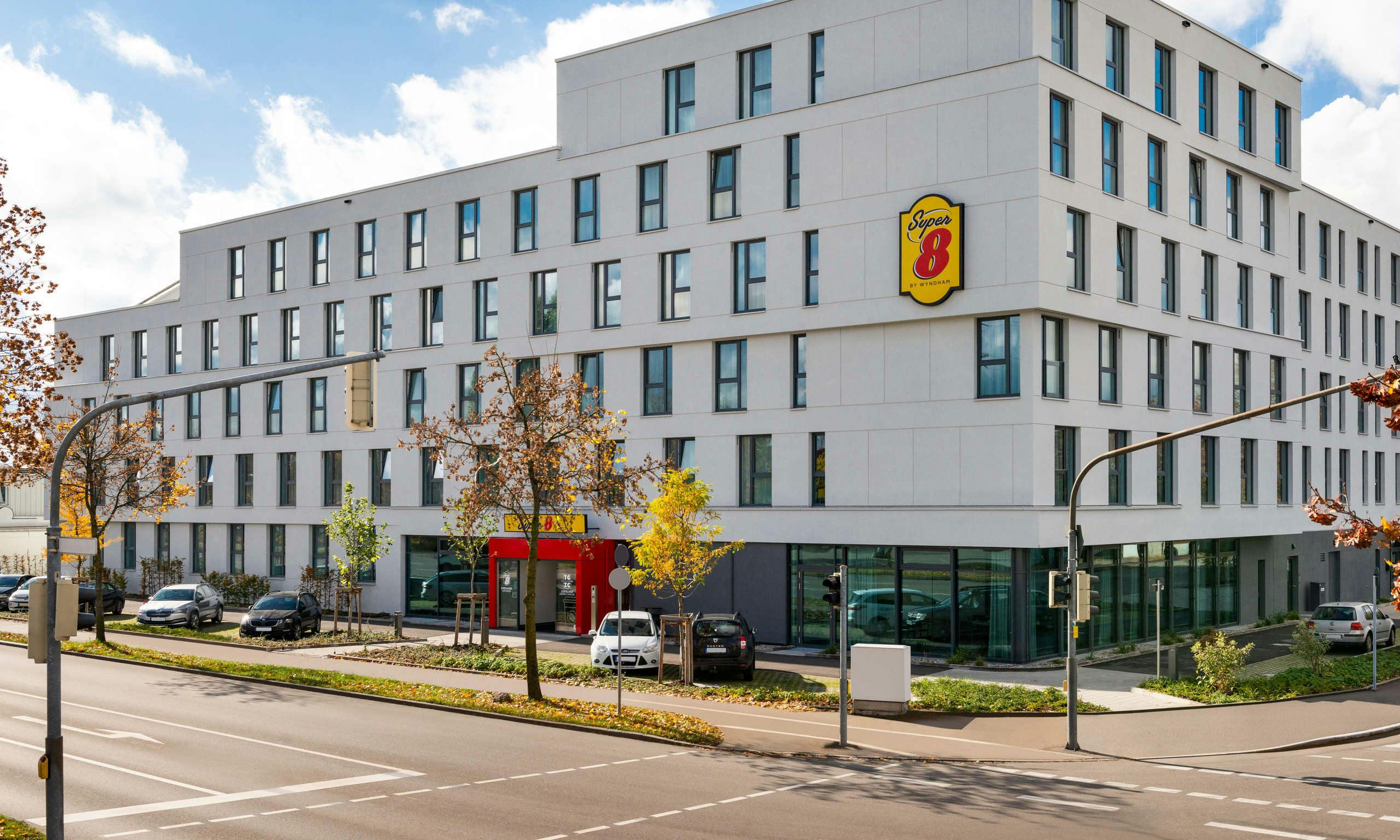 Super 8 by Wyndham Augsburg