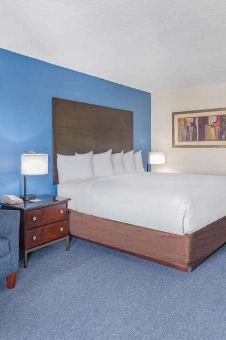 Hotel Days Inn and Suites by Wyndham Oxford photo 3