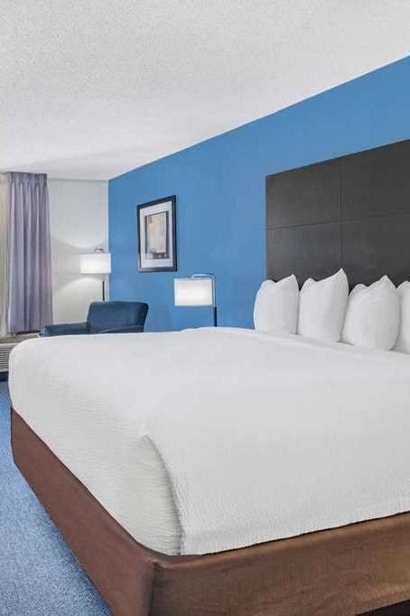 Hotel Days Inn and Suites by Wyndham Oxford photo 2