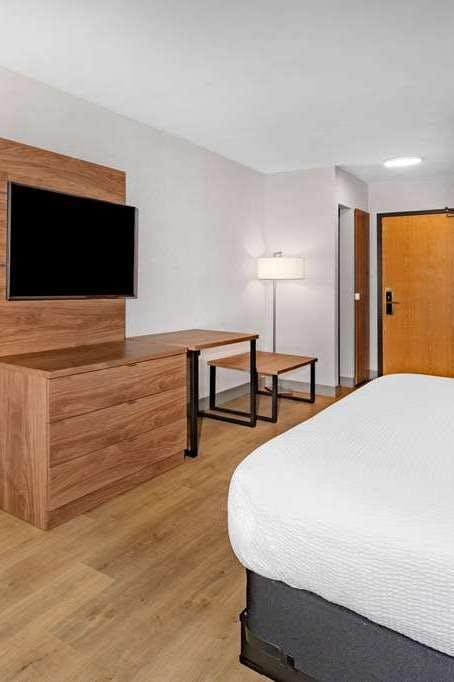 Hotel Super 8 Cornwall ON photo 2