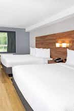 Hotel Super 8 Cornwall ON photo 1