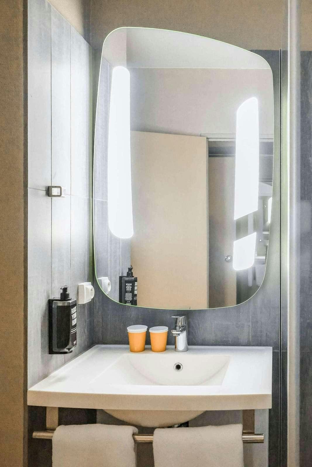 Hotel Hotel ibis Poissy photo 4