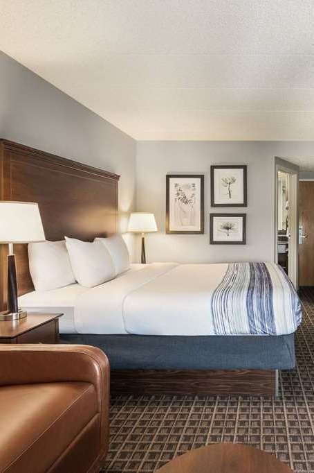 Hotel AmericInn MadisonW photo 1