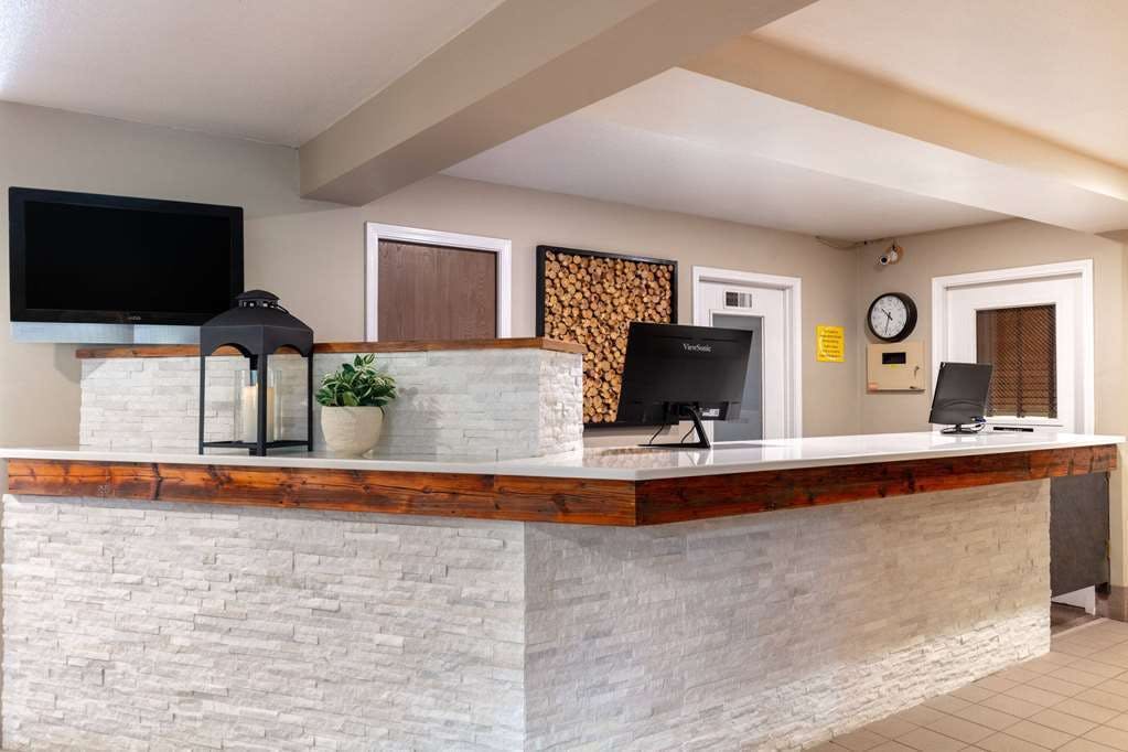 Hotel Super 8 by Wyndham St. Regis photo 4