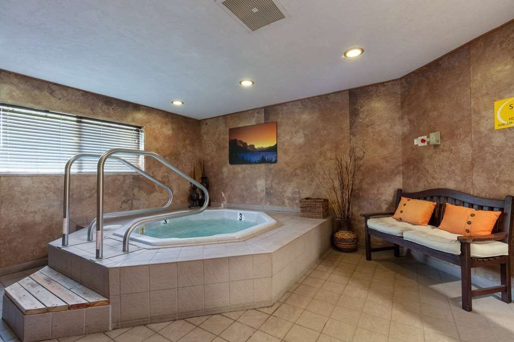 Hotel Super 8 by Wyndham St. Regis photo 5