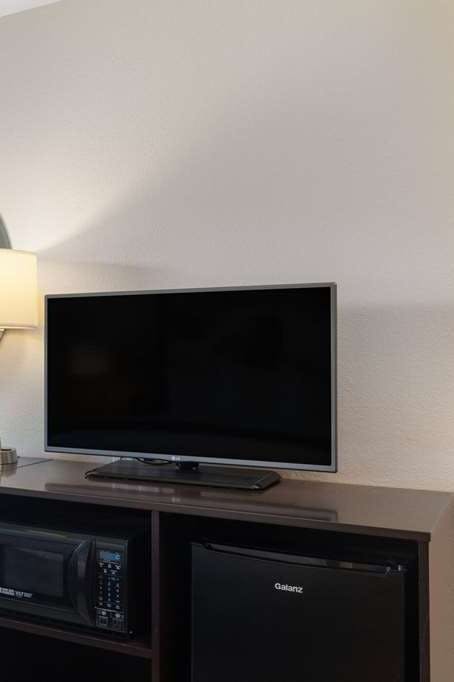 Hotel Super 8 by Wyndham St. Regis photo 3