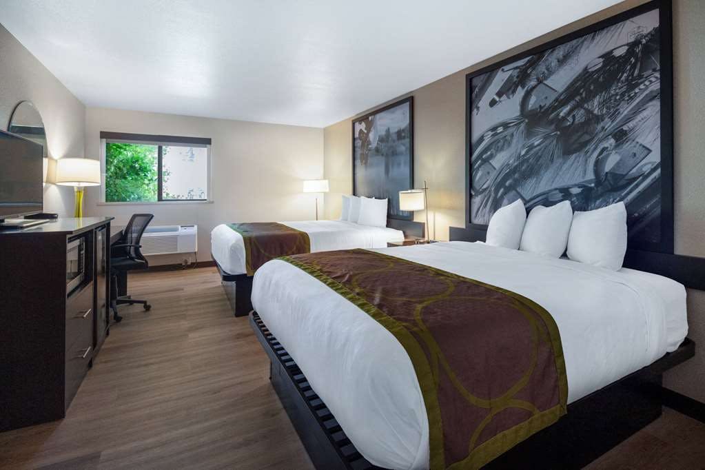 Hotel Super 8 by Wyndham St. Regis photo 2