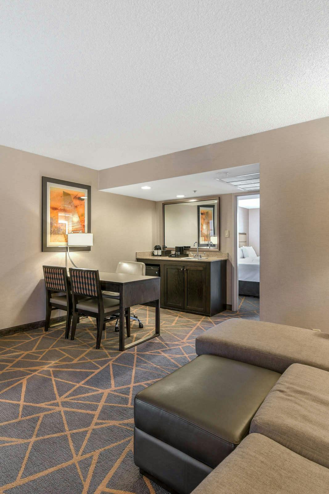 Hotel Embassy Suites by Hilton Denver Tech Center North photo 4