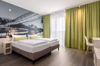 Hotel Super 8 by Wyndham Oberhausen am Centro photo 1