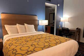 Hotel Baymont by Wyndham Indianapolis Northwest photo 1