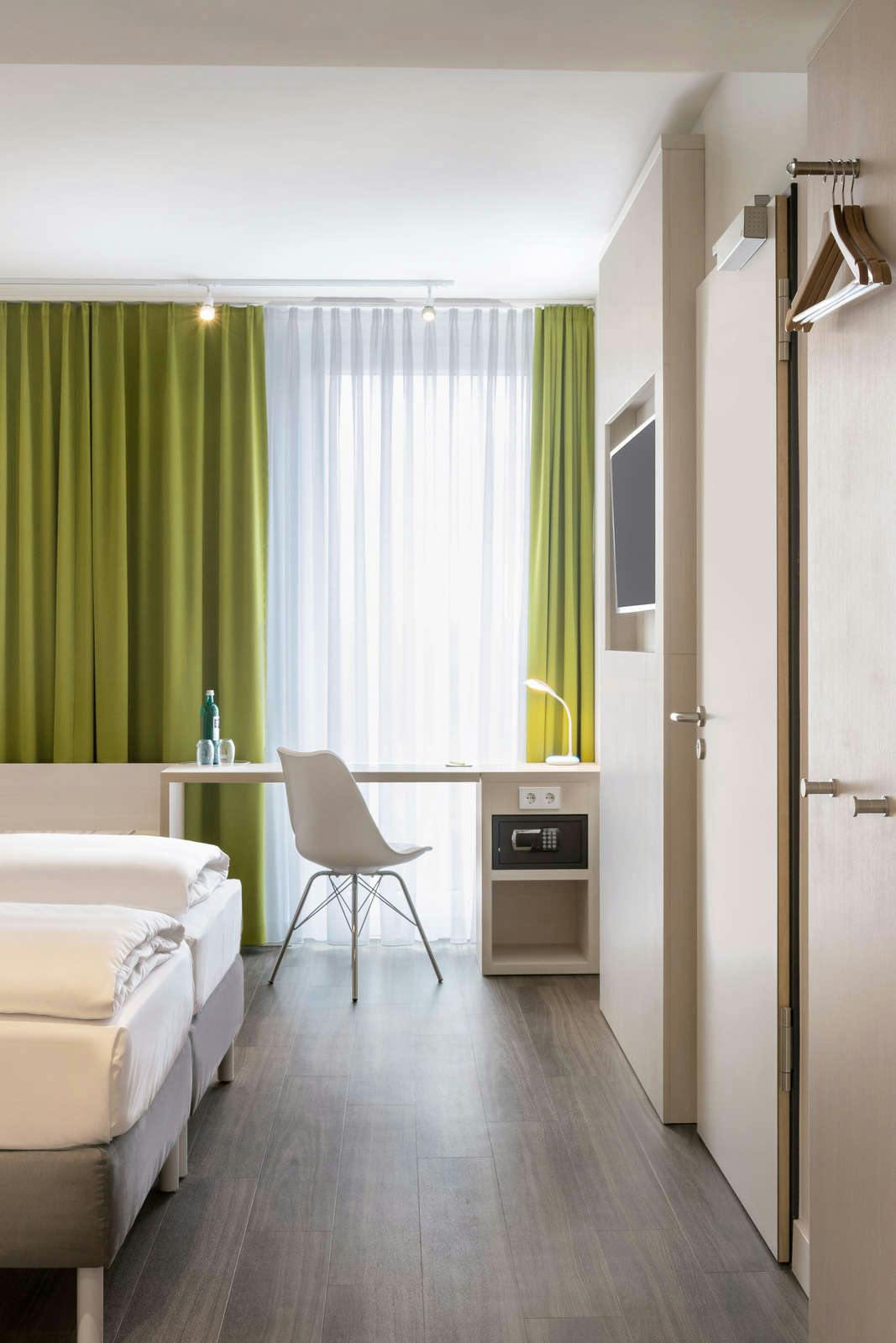 Hotel Super 8 by Wyndham Mainz Zollhafen photo 3