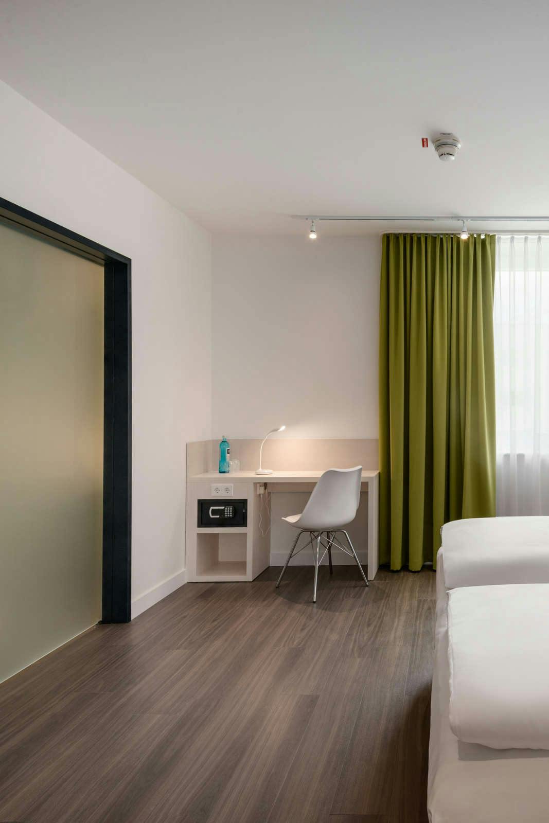 Hotel Super 8 by Wyndham Mainz Zollhafen photo 4