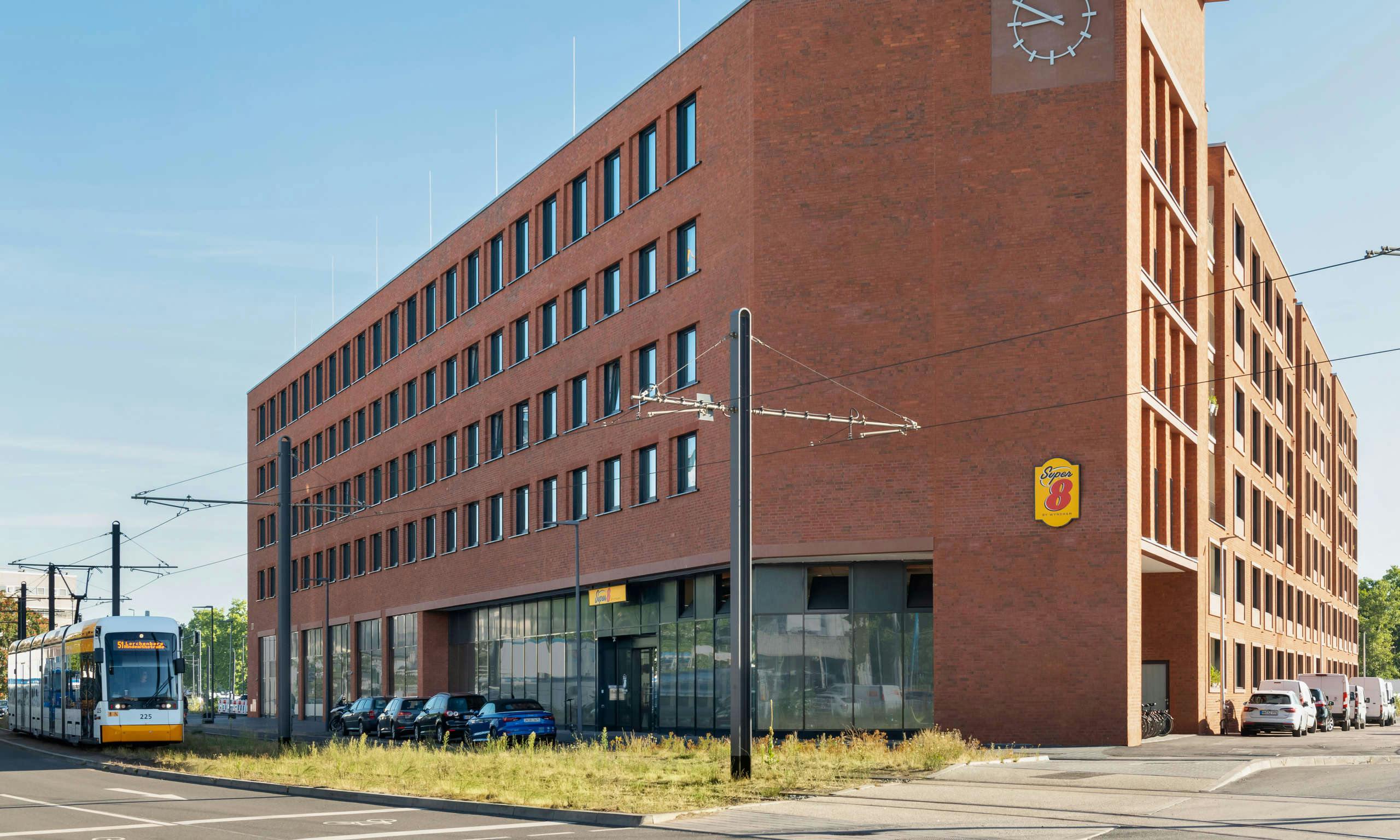 Super 8 by Wyndham Mainz Zollhafen