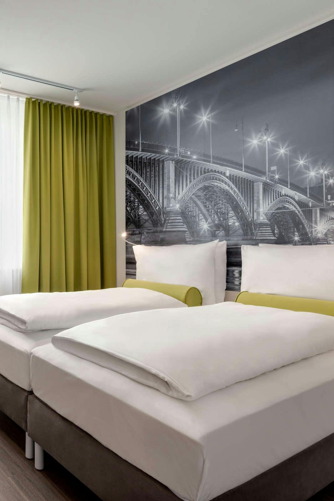 Hotel Super 8 by Wyndham Mainz Zollhafen photo 1