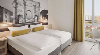 Super 8 by Wyndham Munich West