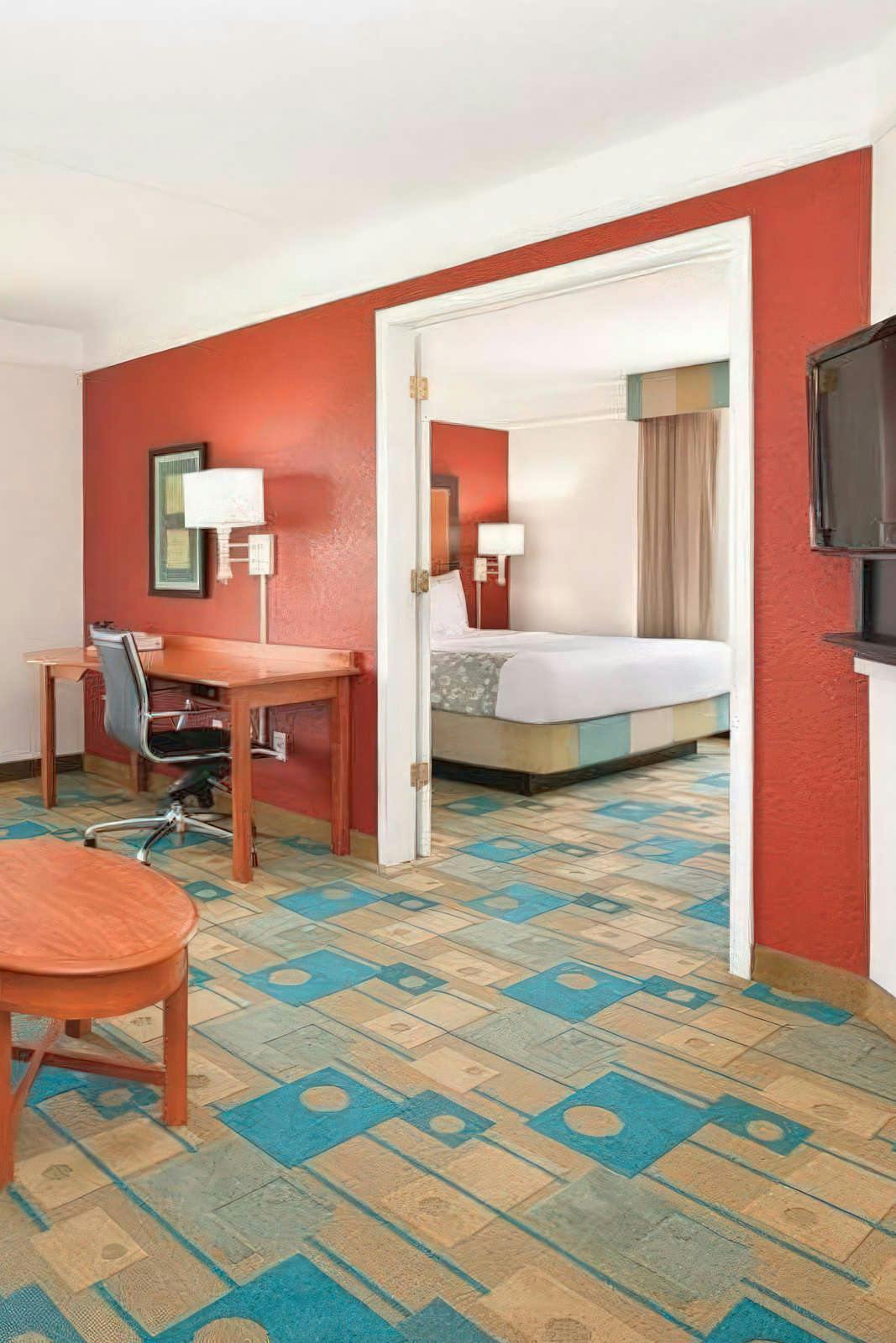 Hotel La Quinta Inn & Suites Colorado Springs South AP photo 3