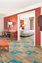 Hotel La Quinta Inn & Suites Colorado Springs South AP photo 3