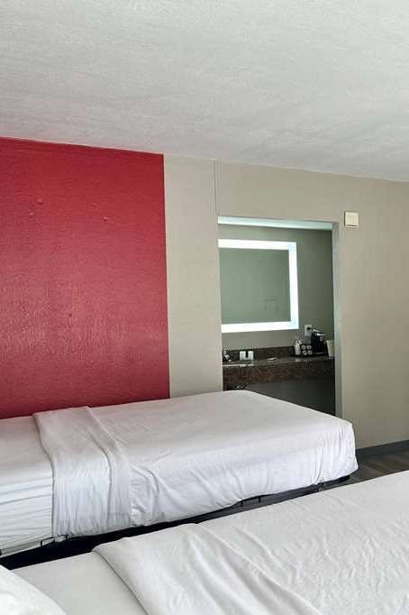 Hotel Ramada by Wyndham Cocoa photo 2