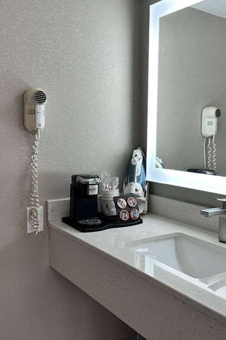 Hotel Ramada by Wyndham Cocoa photo 5