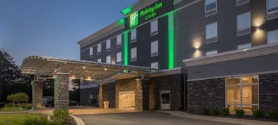 Holiday Inn & Suites Decatur - Forsyth