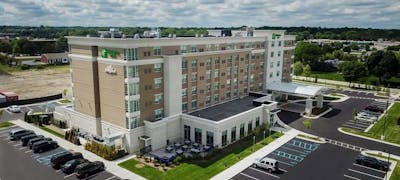 Holiday Inn & Suites Farmington Hills - Detroit NW