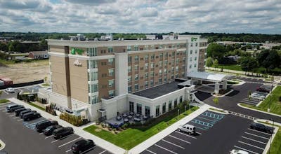 Holiday Inn & Suites Farmington Hills - Detroit NW