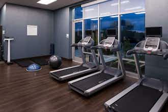 Hotel Holiday Inn & Suites Farmington Hills - Detroit NW photo 4