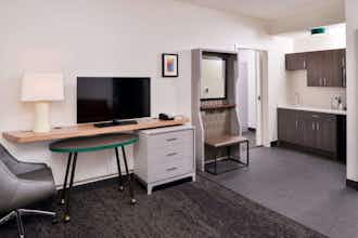Hotel Holiday Inn & Suites Farmington Hills - Detroit NW photo 5