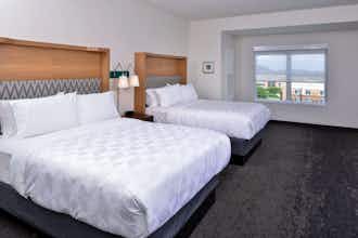 Hotel Holiday Inn & Suites Farmington Hills - Detroit NW photo 2