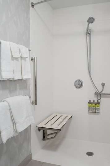 Hotel Holiday Inn Express & Suites Denver NE - Brighton photo 5