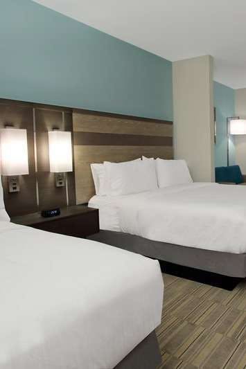 Hotel Holiday Inn Express & Suites Lake Charles South photo 2