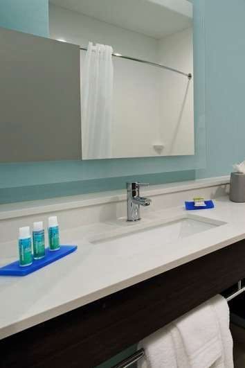 Hotel Holiday Inn Express & Suites Lake Charles South photo 5