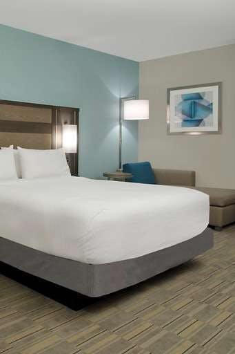 Hotel Holiday Inn Express & Suites Lake Charles South photo 1