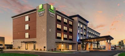 Holiday Inn Express & Suites Racine