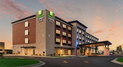 Holiday Inn Express & Suites Racine