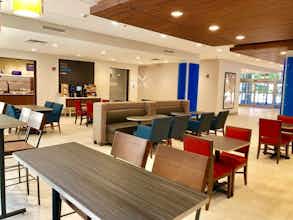Hotel Holiday Inn Express & Suites Raleigh Airport Brier Creek photo 4